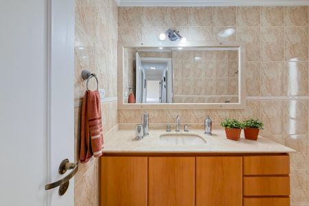 Apartamento à venda com 69m², 3 quartos e sem vaga Apartamento à venda com 69m², 3 quartos e sem vagaBanheiro Corredor