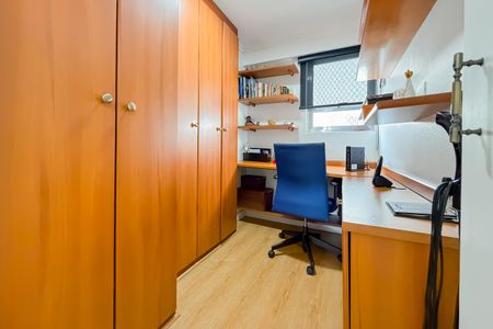 Apartamento à venda com 69m², 3 quartos e sem vaga Apartamento à venda com 69m², 3 quartos e sem vagaEscritório