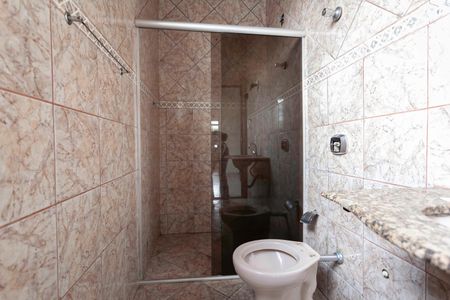 Casa à venda com 437m², 4 quartos e 11 vagasBanheiro social 