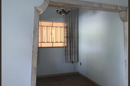Casa à venda com 184m², 4 quartos e 1 vaga