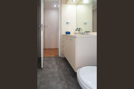 Banheiro de apartamento à venda com 1 quarto, 42m² em Consolação, São Paulo