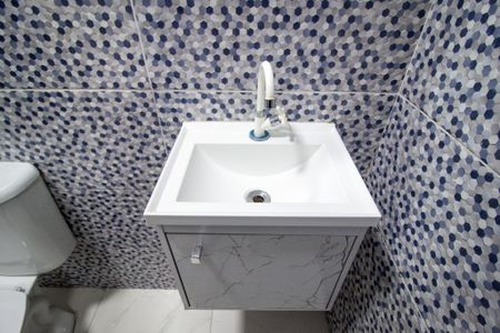 Banheiro  de kitnet/studio para alugar com 1 quarto, 49m² em Jardim Tupinamba, Sorocaba