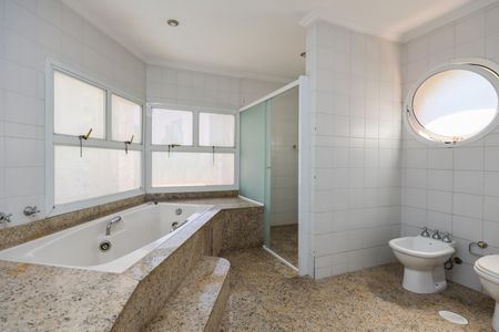 Apartamento à venda com 365m², 5 quartos e 5 vagasBanheiro da Suíte 1