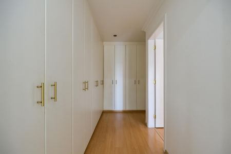Apartamento à venda com 365m², 5 quartos e 5 vagasSuíte 1