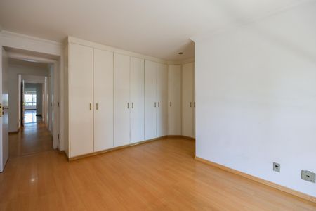 Apartamento à venda com 365m², 5 quartos e 5 vagasSuíte 2