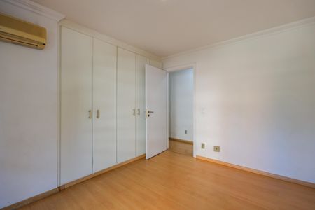 Apartamento à venda com 365m², 5 quartos e 5 vagasSuíte 4
