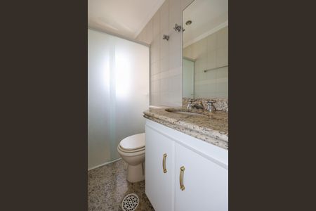 Apartamento à venda com 365m², 5 quartos e 5 vagasBanheiro da Suíte 4