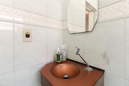 Casa à venda com 95m², 2 quartos e 2 vagasBanheiro 