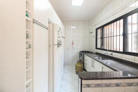 Casa à venda com 95m², 2 quartos e 2 vagasCozinha 