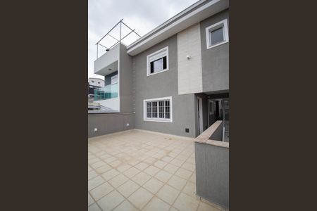 Casa à venda com 120m², 2 quartos e 2 vagas Casa à venda com 120m², 2 quartos e 2 vagasVaranda