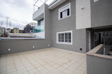 Casa à venda com 120m², 2 quartos e 2 vagas Casa à venda com 120m², 2 quartos e 2 vagasVaranda