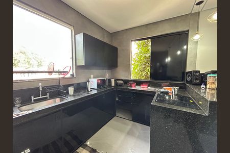 Casa à venda com 599m², 3 quartos e 3 vagas