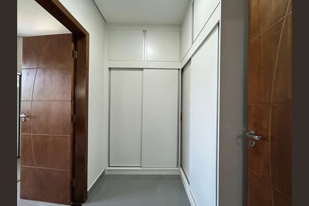 Casa à venda com 3 quartos, 599m² em Tupã, Contagem
