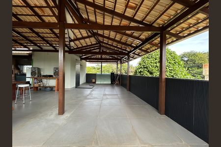 Casa à venda com 599m², 3 quartos e 3 vagas