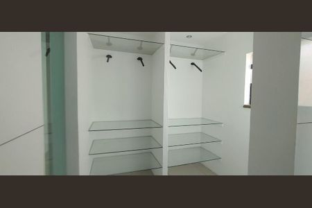 Casa à venda com 4 quartos, 211m² em Parque São Lucas, São Paulo