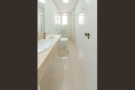 Apartamento à venda com 120m², 4 quartos e 2 vagasBanheiro social