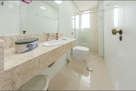 Apartamento à venda com 120m², 4 quartos e 2 vagasBanheiro social