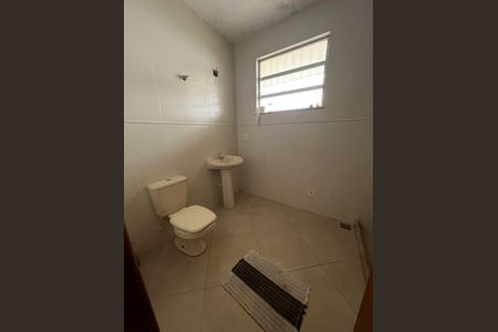 Banheiro de casa à venda com 3 quartos, 300m² em Fonseca, Niterói