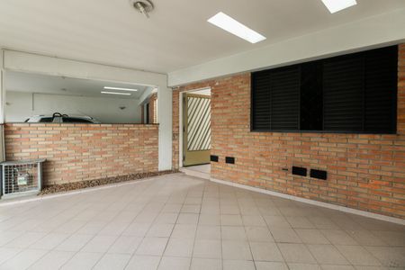 Casa à venda com 105m², 1 quarto e 2 vagas Casa à venda com 105m², 1 quarto e 2 vagasGaragem