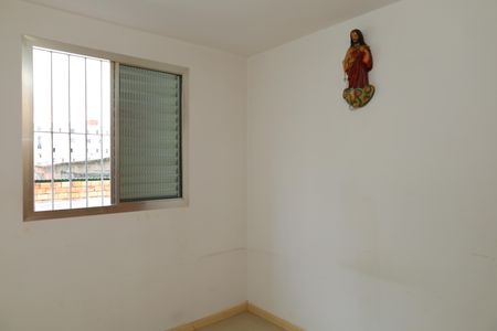 Quarto 2 de apartamento para alugar com 2 quartos, 56m² em Conjunto Residencial José Bonifácio, São Paulo