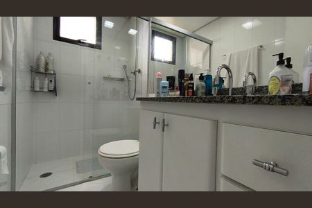 Apartamento à venda com 129m², 3 quartos e 4 vagas Apartamento à venda com 129m², 3 quartos e 4 vagasBanheiro da Suíte 1