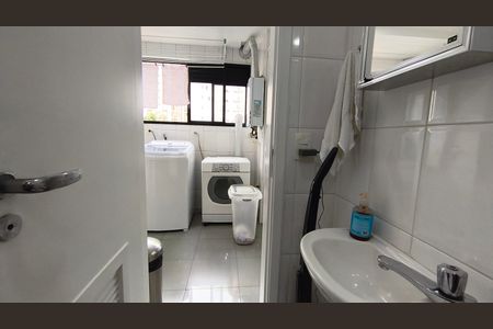 Apartamento à venda com 129m², 3 quartos e 4 vagas Apartamento à venda com 129m², 3 quartos e 4 vagasBanheiro de Serviço