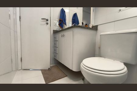 Apartamento à venda com 129m², 3 quartos e 4 vagas Apartamento à venda com 129m², 3 quartos e 4 vagasBanheiro da Suíte 2