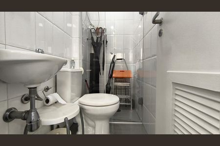 Apartamento à venda com 129m², 3 quartos e 4 vagas Apartamento à venda com 129m², 3 quartos e 4 vagasBanheiro de Serviço