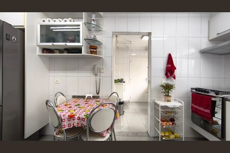 Apartamento à venda com 129m², 3 quartos e 4 vagas Apartamento à venda com 129m², 3 quartos e 4 vagasCozinha