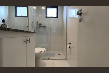 Apartamento à venda com 129m², 3 quartos e 4 vagas Apartamento à venda com 129m², 3 quartos e 4 vagasBanheiro da Suíte 2