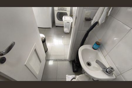 Apartamento à venda com 129m², 3 quartos e 4 vagas Apartamento à venda com 129m², 3 quartos e 4 vagasBanheiro de Serviço