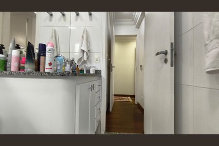 Apartamento à venda com 129m², 3 quartos e 4 vagas Apartamento à venda com 129m², 3 quartos e 4 vagasBanheiro da Suíte 1