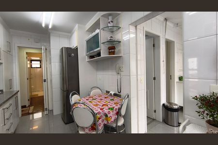 Apartamento à venda com 129m², 3 quartos e 4 vagas Apartamento à venda com 129m², 3 quartos e 4 vagasCozinha