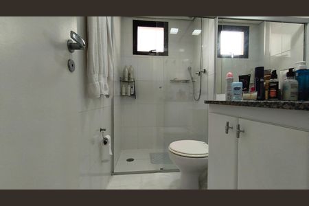 Apartamento à venda com 129m², 3 quartos e 4 vagas Apartamento à venda com 129m², 3 quartos e 4 vagasBanheiro da Suíte 1