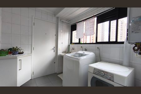 Apartamento à venda com 129m², 3 quartos e 4 vagas Apartamento à venda com 129m², 3 quartos e 4 vagasÁrea de Serviço