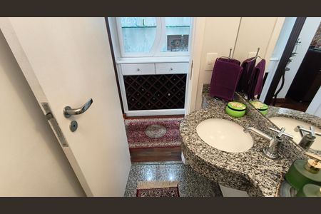 Apartamento à venda com 129m², 3 quartos e 4 vagas Apartamento à venda com 129m², 3 quartos e 4 vagasLavabo