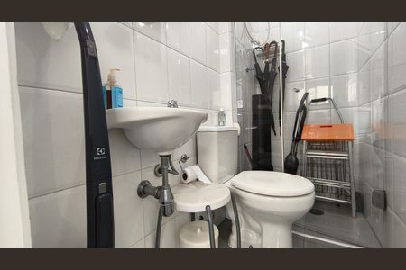 Apartamento à venda com 129m², 3 quartos e 4 vagas Apartamento à venda com 129m², 3 quartos e 4 vagasBanheiro de Serviço