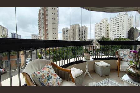 Apartamento à venda com 129m², 3 quartos e 4 vagas Apartamento à venda com 129m², 3 quartos e 4 vagasVaranda