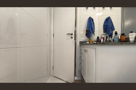 Apartamento à venda com 129m², 3 quartos e 4 vagas Apartamento à venda com 129m², 3 quartos e 4 vagasBanheiro da Suíte 2