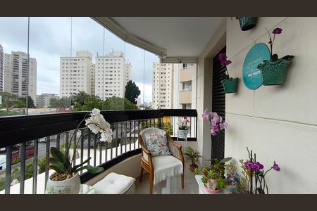 Apartamento à venda com 129m², 3 quartos e 4 vagas Apartamento à venda com 129m², 3 quartos e 4 vagasVaranda