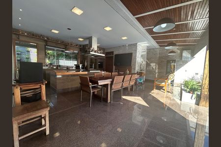 Casa à venda com 548m², 4 quartos e 6 vagas