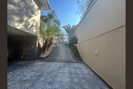 Casa à venda com 4 quartos, 548m² em Garças, Belo Horizonte