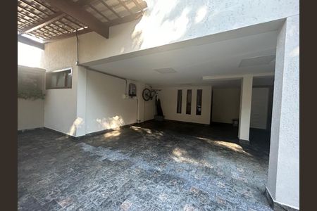 Casa à venda com 548m², 4 quartos e 6 vagas