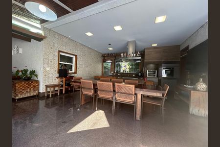 Casa à venda com 548m², 4 quartos e 6 vagas