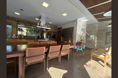 Casa à venda com 4 quartos, 548m² em Garças, Belo Horizonte