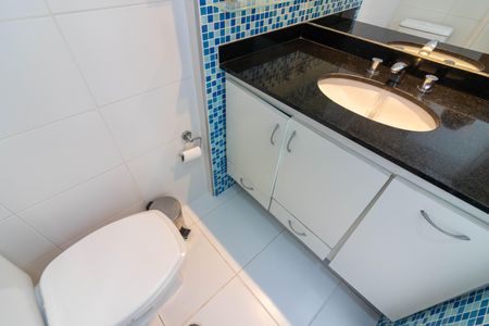 Apartamento à venda com 72m², 2 quartos e 2 vagasBanheiro da Suíte