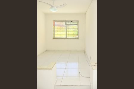 Sala de apartamento para alugar com 2 quartos, 48m² em São Rafael , Salvador