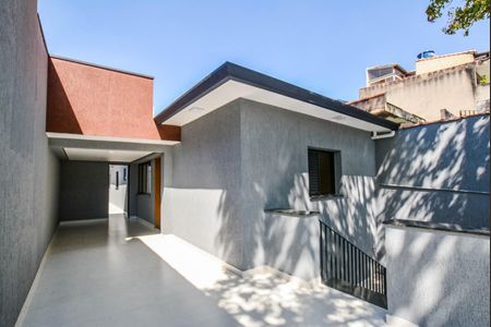 Casa para alugar com 175m², 2 quartos e 1 vaga Casa para alugar com 175m², 2 quartos e 1 vagaVaranda