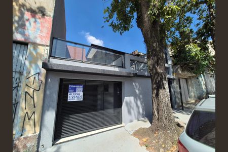 Casa para alugar com 175m², 2 quartos e 1 vaga Casa para alugar com 175m², 2 quartos e 1 vagaFachada