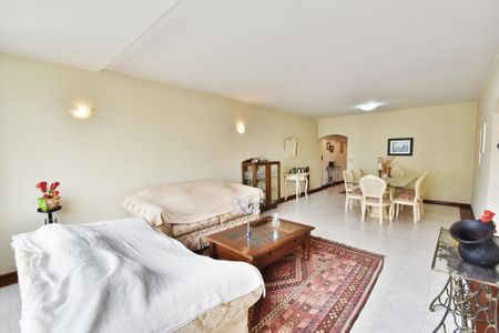 Apartamento à venda com 136m², 3 quartos e 1 vagaSala de estar